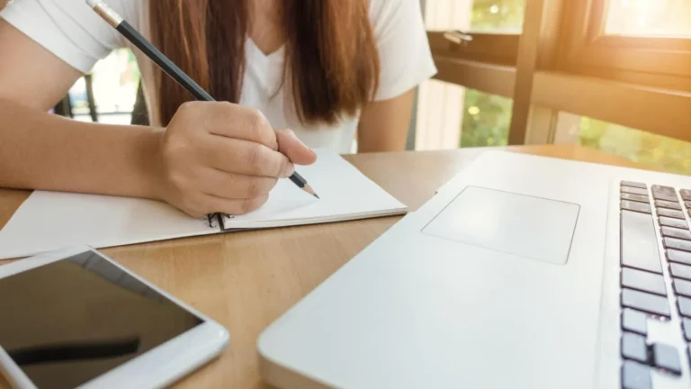 Veja como superar os desafios de estudar em casa